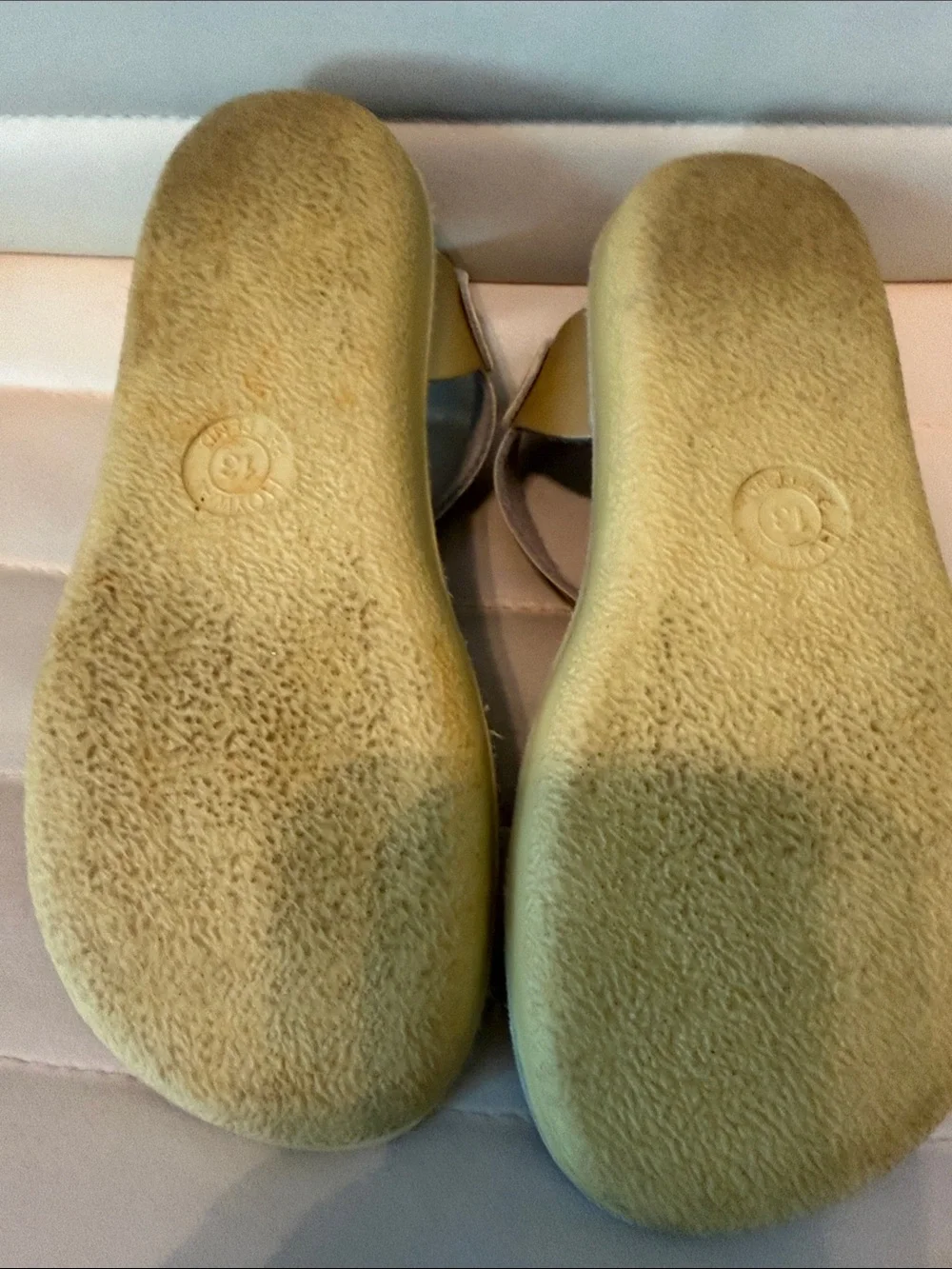 Salt Water Sun San Sweetheart Girls Metallic Gold Heart Strap Sandals size 14